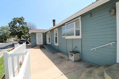 Photo 4 of 35 of home located at 2545 Shadow Lake #127 Santa Ana, CA 92705