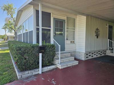 Photo 5 of 44 of home located at 5200 28th St N Saint Petersburg, FL 33714