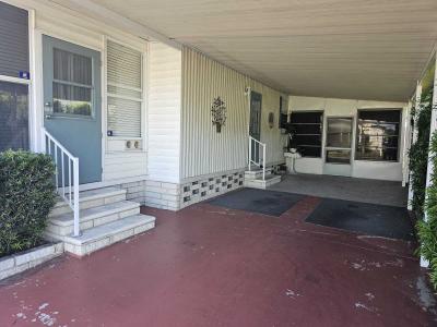 Photo 4 of 44 of home located at 5200 28th St N Saint Petersburg, FL 33714