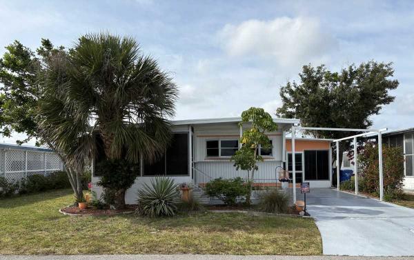 Photo 1 of 2 of home located at 966 Questa Venice, FL 34285