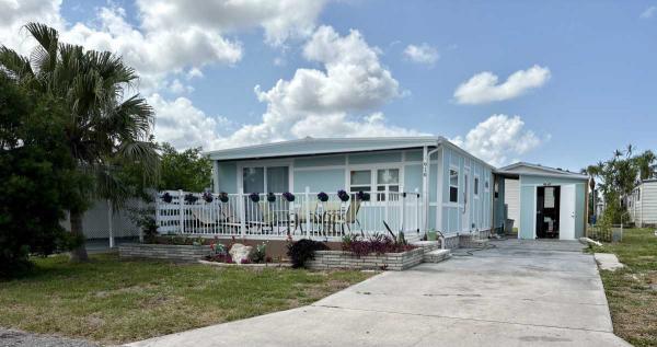Photo 1 of 2 of home located at 916 Posadas Venice, FL 34285