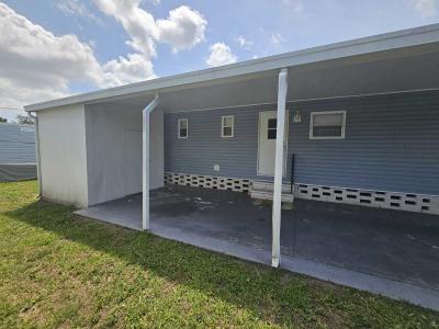 Photo 4 of 25 of home located at 7403 46th Ave N Saint Petersburg, FL 33709