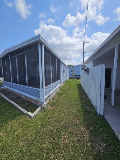 Photo 3 of 25 of home located at 7403 46th Ave N Saint Petersburg, FL 33709