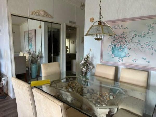 1993 Skyline Manufactured Home