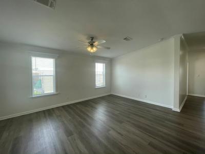 Photo 4 of 20 of home located at 912 Freeport Avenue Venice, FL 34285