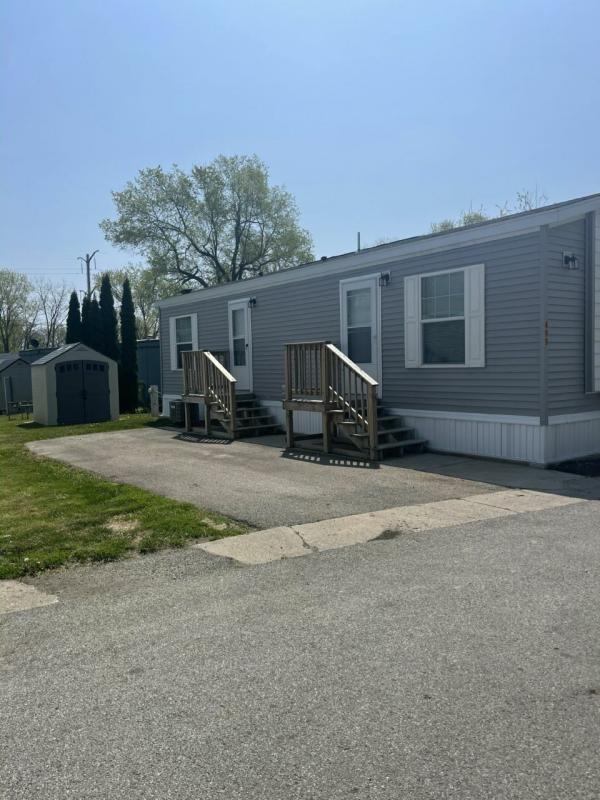 Photo 1 of 2 of home located at 38569 N. Sheridan Road #499 Beach Park, IL 60087