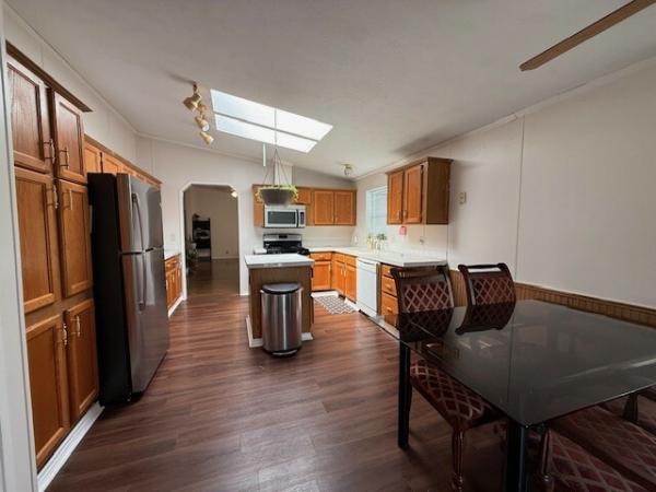 2001 Skyline wOOD mANOR Mobile Home