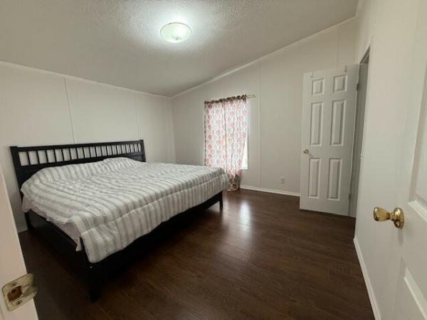 2001 Skyline wOOD mANOR Mobile Home