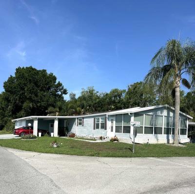 Photo 2 of 35 of home located at 4668 Crestwicke Dr. Lot #419 Lakeland, FL 33801