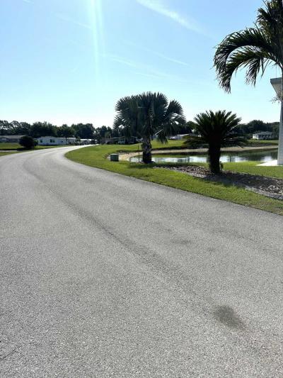 Photo 3 of 35 of home located at 4668 Crestwicke Dr. Lot #419 Lakeland, FL 33801