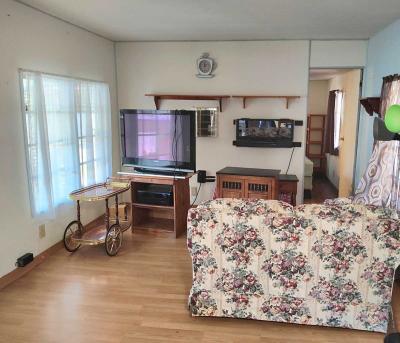 Photo 3 of 10 of home located at 6735 54th Ave N. Saint Petersburg, FL 33709