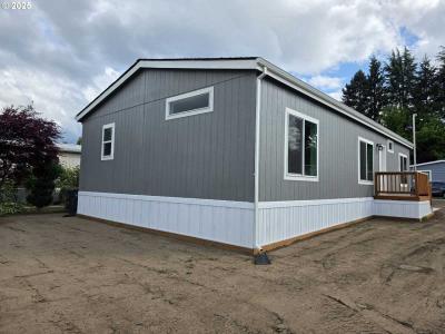 Photo 4 of 29 of home located at 16830 SE 80th Pl Milwaukie, OR 97267