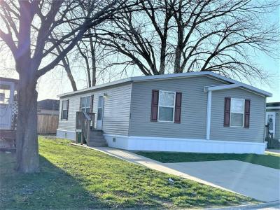 Photo 5 of 21 of home located at 383 Linda Lane Lynwood, IL 60411