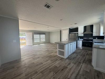 Photo 4 of 17 of home located at 11611 Sir Lawrence Court, Site 99 Thonotosassa, FL 33592