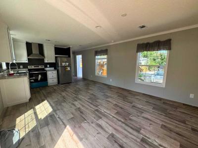 Photo 4 of 15 of home located at 11611 Sir Lawrence Court, Site 35 Thonotosassa, FL 33592