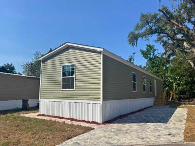 Photo 2 of 15 of home located at 11611 Sir Lawrence Court, Site 35 Thonotosassa, FL 33592