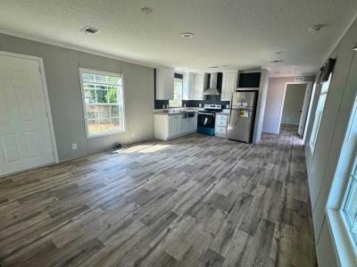 Photo 3 of 15 of home located at 11611 Sir Lawrence Court, Site 35 Thonotosassa, FL 33592