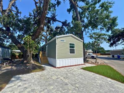 Mobile Home at 11611 Sir Lawrence Court, Site 21 Thonotosassa, FL 33592