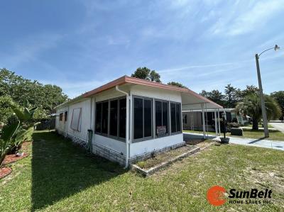 Photo 3 of 28 of home located at 3150 NE 36th Avenue Lot 429 Ocala, FL 34472
