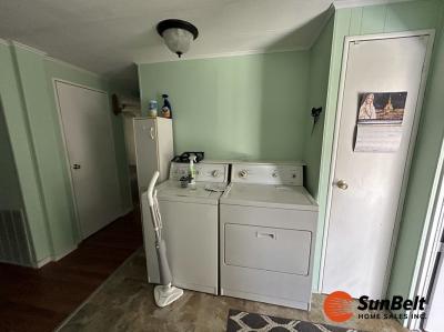 Photo 5 of 28 of home located at 3150 NE 36th Avenue Lot 429 Ocala, FL 34472