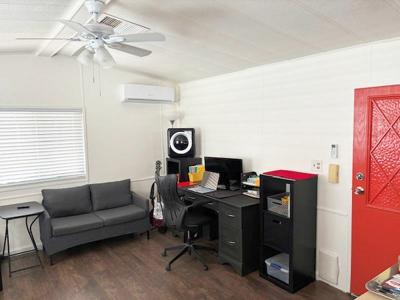 Photo 4 of 24 of home located at 775 W Roger Rd #82 Tucson, AZ 85705