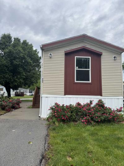 Photo 4 of 13 of home located at 8701 NE 107th Pl #41 Kansas City, MO 64157