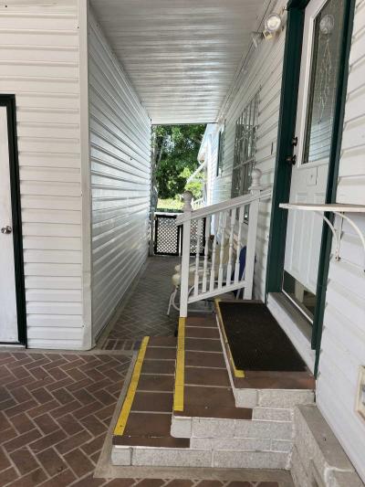 Photo 3 of 31 of home located at 1386 Deverly Dr Lot #330 Lakeland, FL 33801