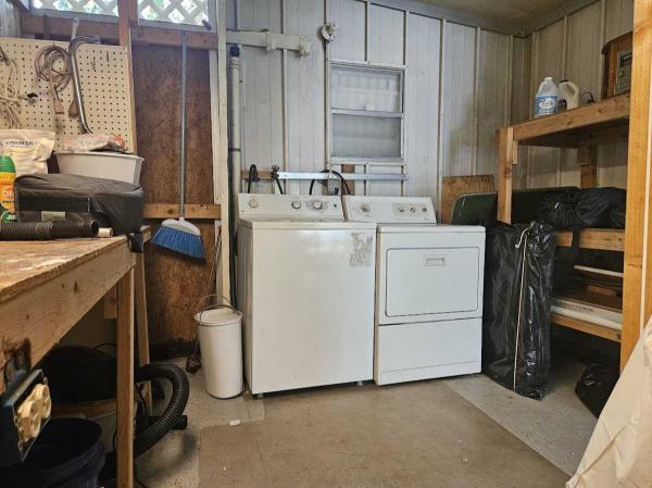 1980 TWIN Manufactured Home