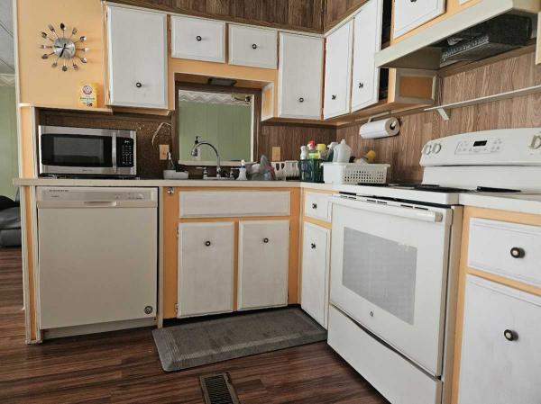 1980 TWIN Manufactured Home