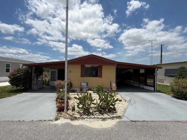 Photo 1 of 2 of home located at 3 Victoria Drive Lake Placid, FL 33852