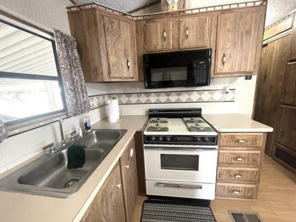 1987 Schult Manufactured Home