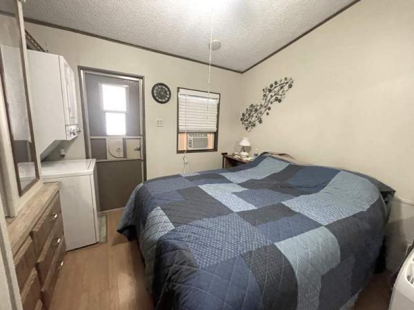 1987 Schult Manufactured Home