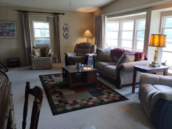 1988 Pine Grove Manufactured Home