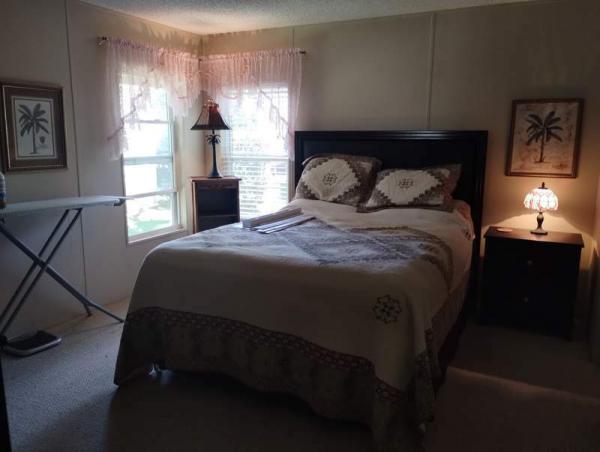 1988 Pine Grove Manufactured Home