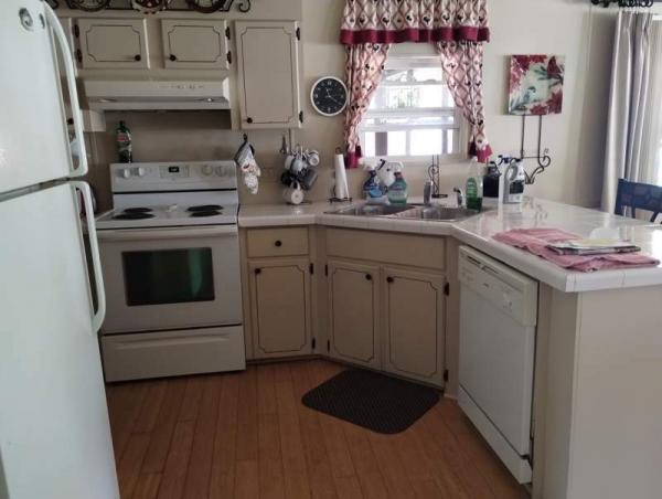 1988 Pine Grove Manufactured Home