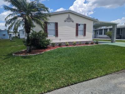 Photo 2 of 14 of home located at 26 E Hampton Dr Auburndale, FL 33823