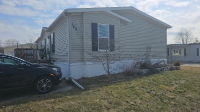 Mobile Home at 128 Whippoorwill #128 Rochester Hills, MI 48309