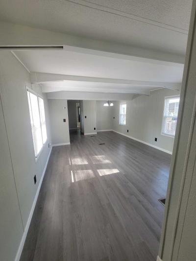 Photo 4 of 7 of home located at 1239 Downing St Decatur, IL 62521