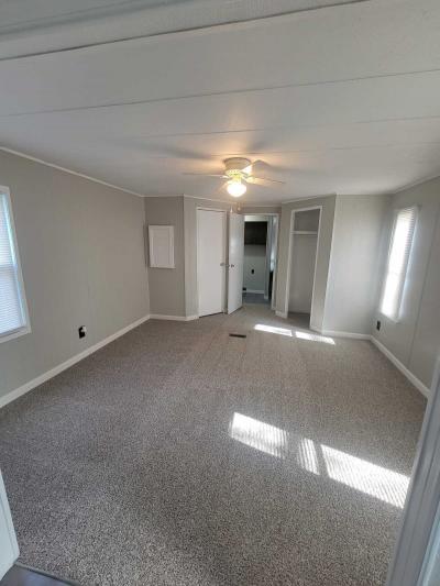 Photo 5 of 7 of home located at 1239 Downing St Decatur, IL 62521