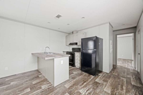 2023 CHAMPION HOME BUILDERS, INC. RM1476A-1476H32A4A Mobile Home