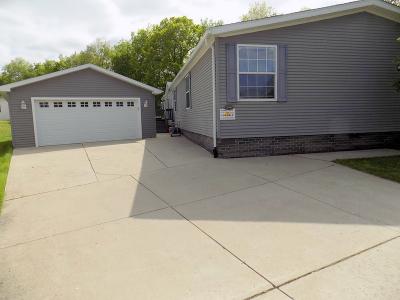 Mobile Home at 11090 Wood Run Circle South Lyon, MI 48178