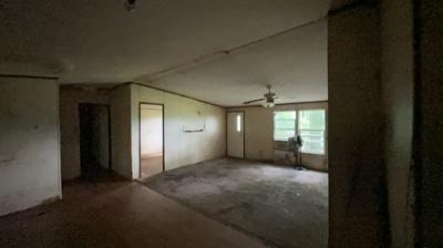 Photo 4 of 8 of home located at 844 Ridgeview Dr Clinton, TN 37716