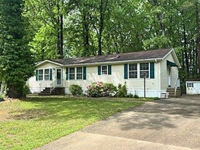 Photo 4 of 12 of home located at 15 Edgewood Drive Cream Ridge, NJ 08514