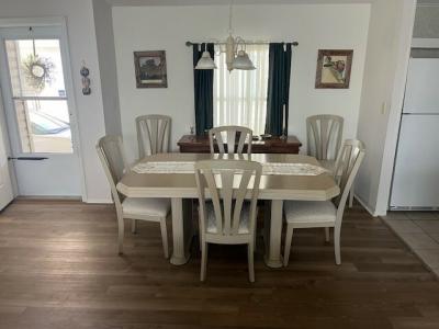 Photo 4 of 16 of home located at 8708 27th Avenue E Palmetto, FL 34221