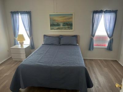 Photo 5 of 16 of home located at 8708 27th Avenue E Palmetto, FL 34221