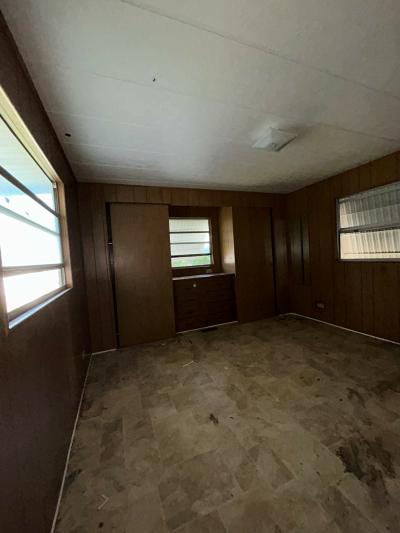 Photo 4 of 10 of home located at 579 Falcon Ave Lakeland, FL 33815