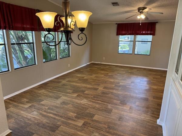 1992 Suncrest 11699 Mobile Home