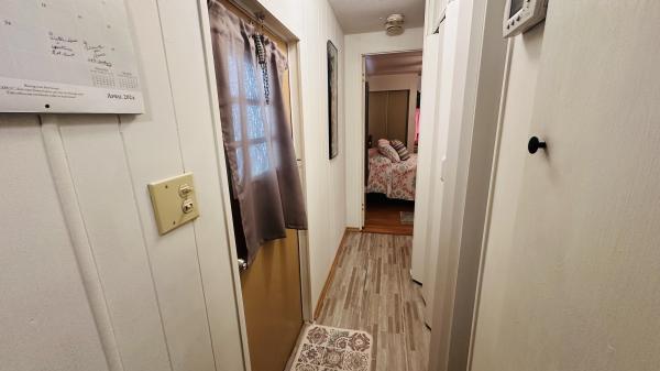 1975 HILL 0261396J Mobile Home