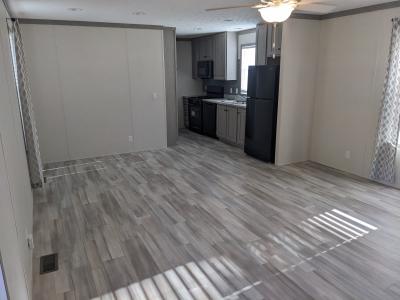 Photo 4 of 11 of home located at 300 Forrest Ave., Lot #77 Springfield, IL 62702
