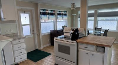 Photo 4 of 17 of home located at 620 57th Ave W Lot B-19 Bradenton, FL 34207